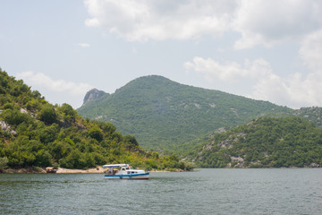 Fototapeta na wymiar Скадарское озеро