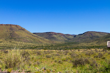 Obraz premium The arid landscape of the Karoo National Park in South Africa.