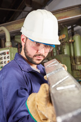 Qualit&auml;tskontrolle von Stahl in einer Gie&szlig;erei