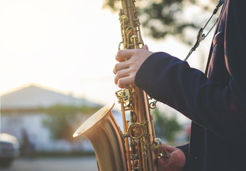 Obraz premium muzyk jazzowy grający na saksofonie Piękny głos / Jazzowy nastrój Koncept