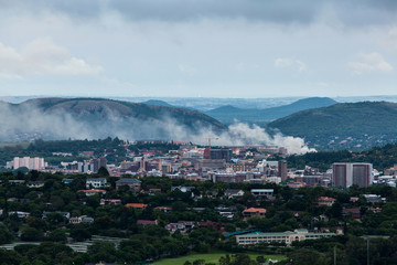 Obraz premium Pretoria, the capitol of South Africa, as viewed from the Klapperkop hill overlooking the city.