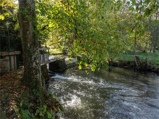 rivière Iton dans un moulin à Sylvains les Moulins dans l'Eure en France
