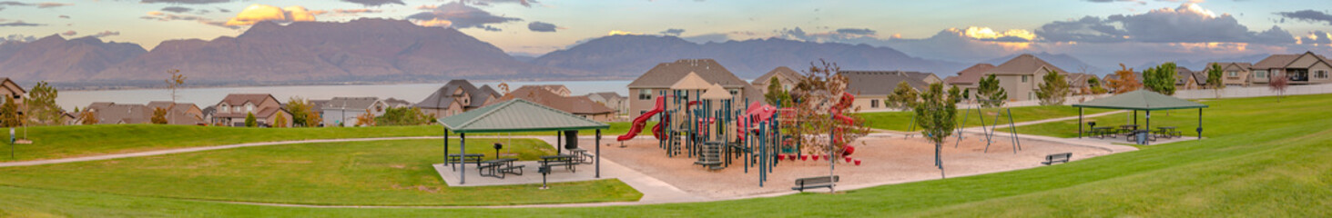 Fototapeta na wymiar Homes and playground in Saratoga Springs Utah