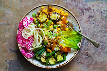 Buddha bowl with spicy chickpeas and crunchy vegetables