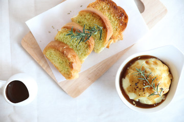 Mashed potato with gravy and bread