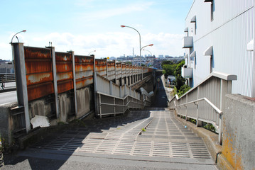 古い歩道橋の階段