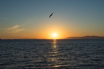 Plakat Seascape with beautiful sunset and sunset on the horizon.