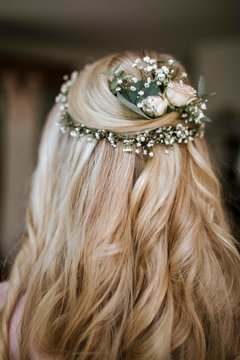 bridal hairstyle with flowers