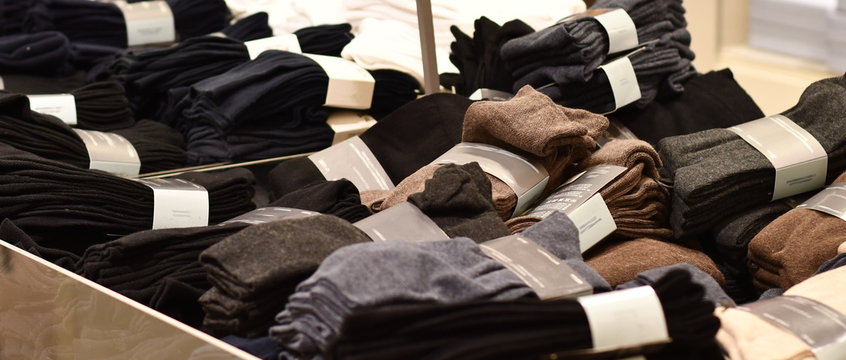 socken weihnachtsgeschenk in w&uuml;hltisch von einzelhandel