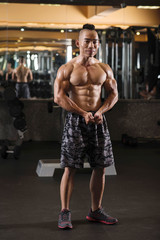 Fototapeta na wymiar Posing bodybuilder