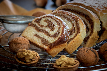 Nuss-Strudel mit Nuss-Fülle