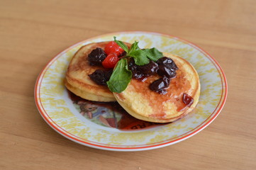  pancakes with berries