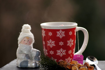 Heißer Tee zur Winterzeit
