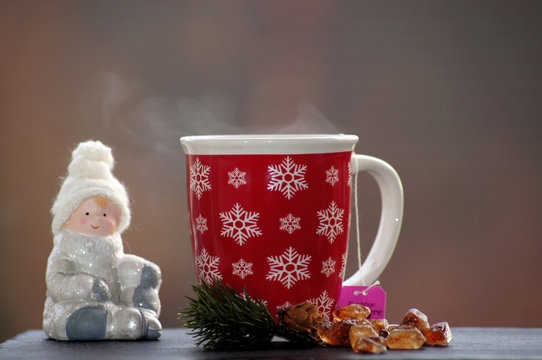 Hei&szlig;er Tee zur Winterzeit