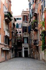 Houses in Venice / ベネチアのとある路地の行き止まり