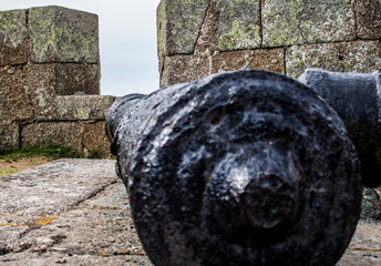 Viejo y gastado ca&ntilde;on de guerra 