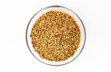 Buchweizenkörner in einer Glasschale