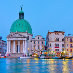 Fototapeta na wymiar The Grand Canal and San Simeone Piccolo church in Venice