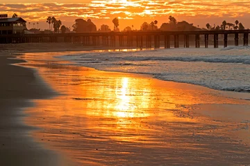 Papier Peint photo autocollant Jetée California beach sunrise along the coast