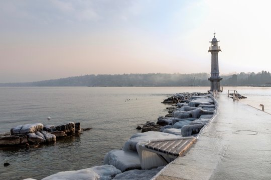 Lighthouse and Bains des Paquis covered in ice, Geneva, Switzerland, Europe