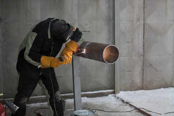 welding in the steel tube