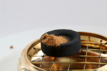 Frankincense resin is coarse-grained to lumpy and of translucent brown-yellow to reddish-brown color. 