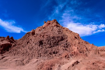 Fototapeta na wymiar Large hill in the middle of the Moon Valley in the Atacama