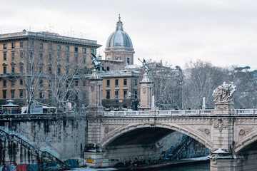 Fototapeta premium Ponte Vittorio Emanuele II in the snow, in Rome, Italy