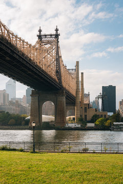 The Queensboro Bridge, seen from Queensbridge Park, in Queens, New York