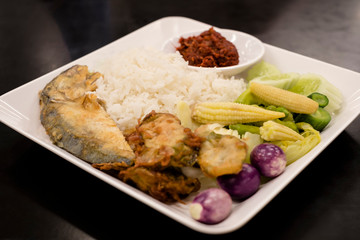 Rice mackerel Thai food Vegetables include eggplant, eggplant, zucchini, cucumber and Sesbania.