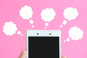 Close-up of smartphone and speech balloon.  Or Angry smartphone. スマートフォンのクローズアップと吹き出し。または、怒っているスマートフォン