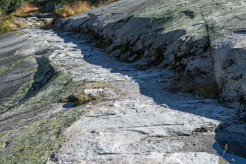 Felsiger Wanderweg am Grimselpass, Bern, Schweiz