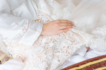 Obraz na płótnie Canvas Elegance woman hands and lace wedding dress