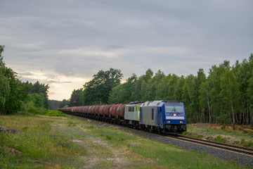 Specjalny pociąg z beczkami wraca z parady lokomotyw © Erap2