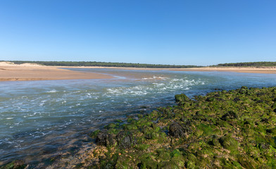 Courant d'eau sur l'estuaire du Payré (Talmont-Saint-Hilaire, France)