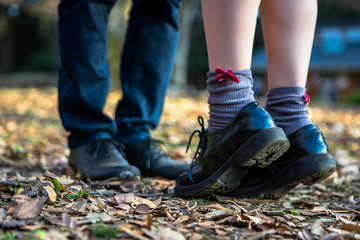 Couple de pieds lors d'un rendez-vous