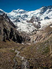 Obraz premium Portrait Mode of Himalayan Mountain with Tiny River