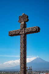 Kreuz und Popocatepetl