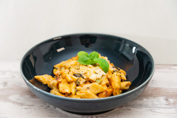 Penne gratin with vegetables, grilled zucchini and marinated tomatoes