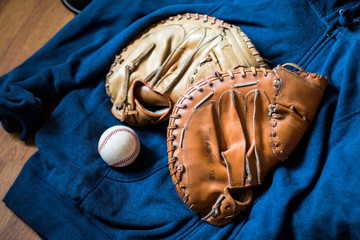 Insulated Stainless Bottle with baseball and glove
