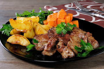 Chicken liver with vegetables