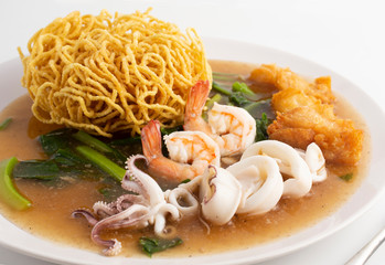 Fried egg noodles in Thick Gravy with Seafood