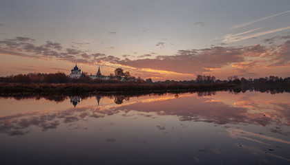 Obraz na płótnie Canvas View of the Suzdal Kremlin located on the Kamenka River at sunrise. Golden Ring of Russia