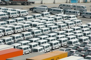 D&eacute;chargement de voitures dans un port