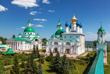 Fototapeta na wymiar Dimitrievsky and Zachatievsky cathedrals of the Spaso-Yakovlevsky Monastery in Rostov, Russia
