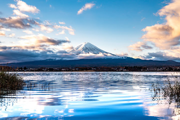 close up mount fuji from lake kawaguchi side, Mt Fuji view from the lake - obrazy, fototapety, plakaty