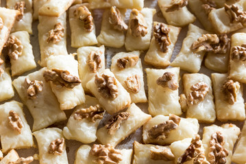 Cook appetizers with bread and walnuts