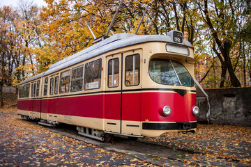 Fototapeta na wymiar old tram in the fall