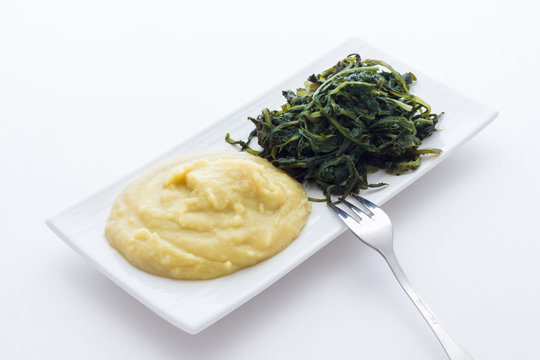Mashed fava beans with chicory