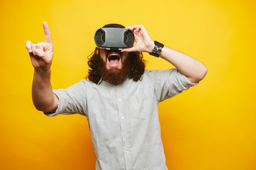 Naklejka premium Portrait of cheerful bearded man playing in virtual reality